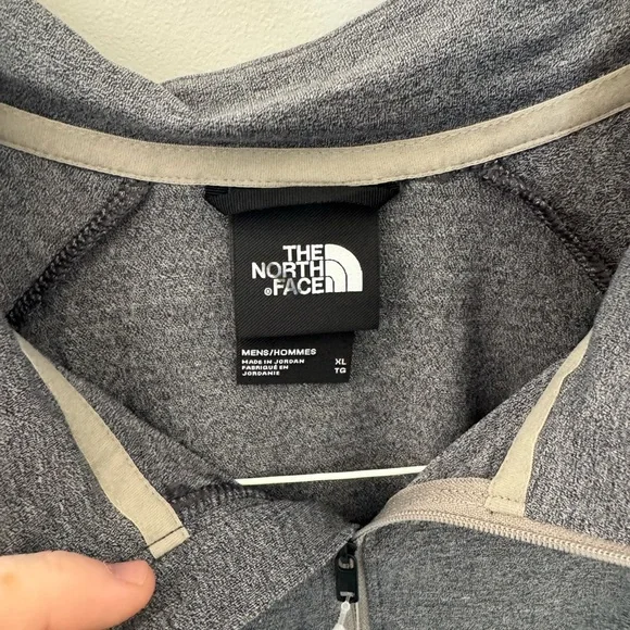 North Face lightweight 3/4 zip Pullover - Picture 3 of 6
